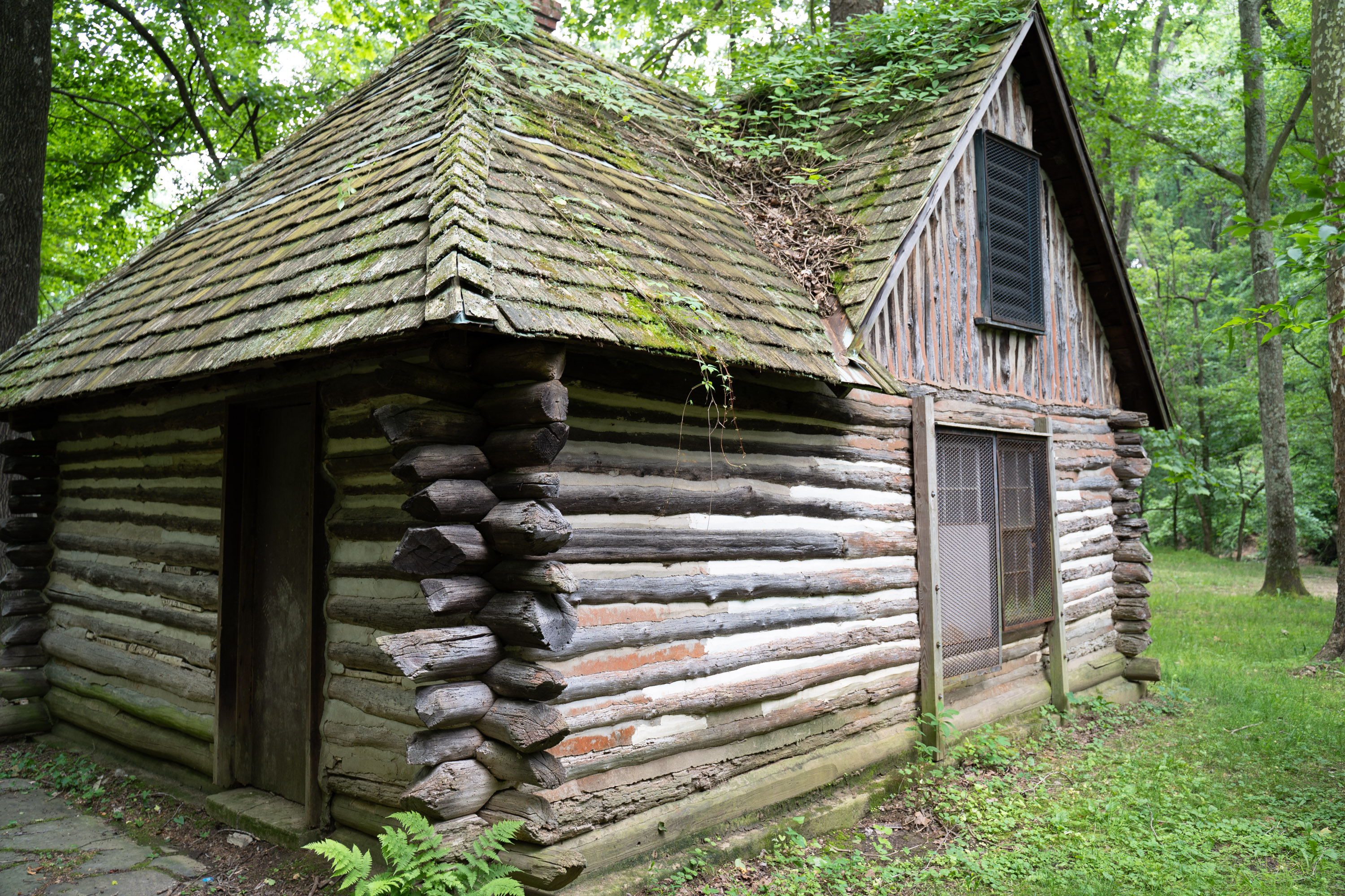 A Log Cabin With An Eccentric Past May Get A New Home In Rock