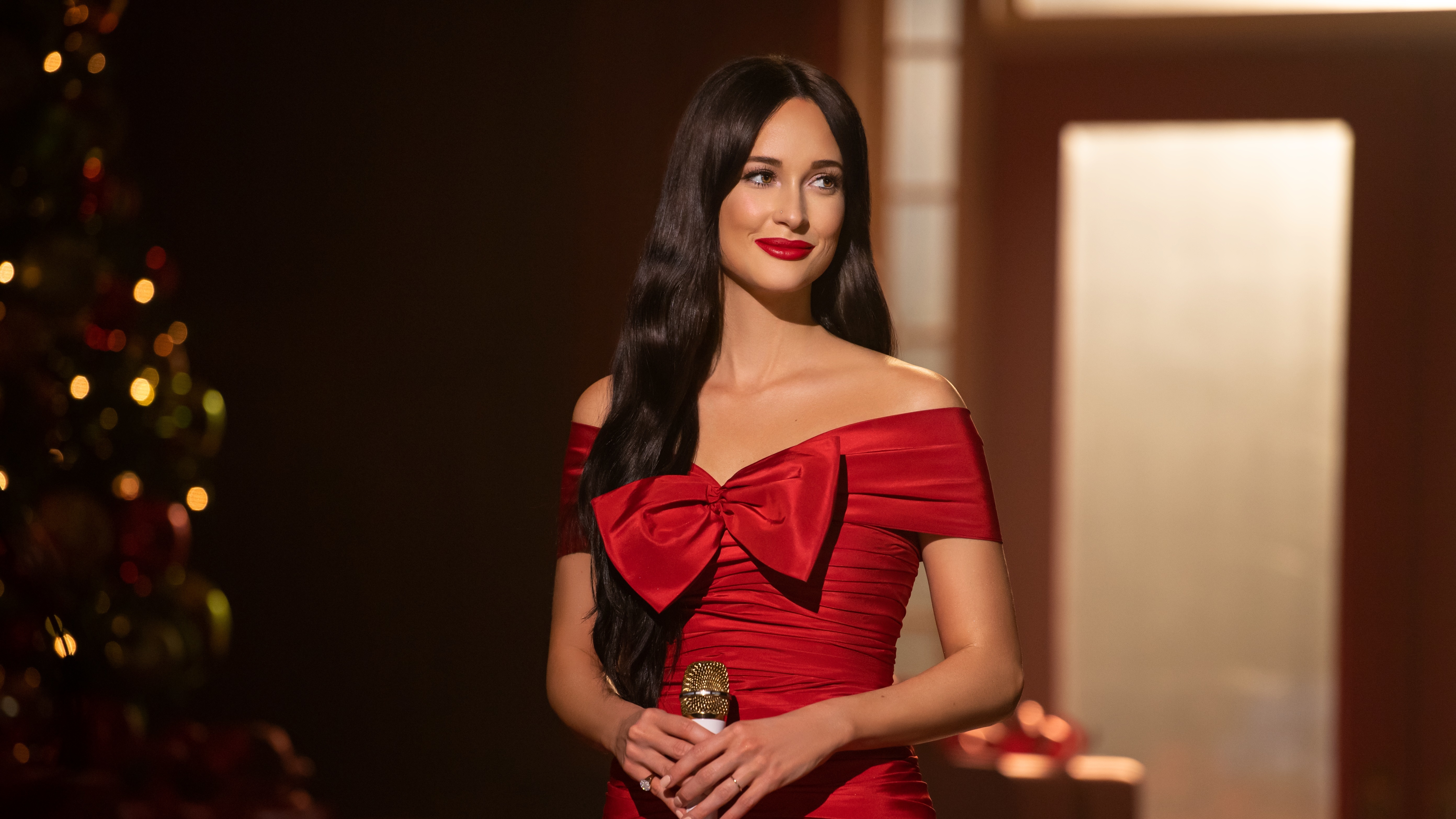 The Kacey Musgraves Christmas Show' Revives A Classic Holiday Tradition |  WAMU