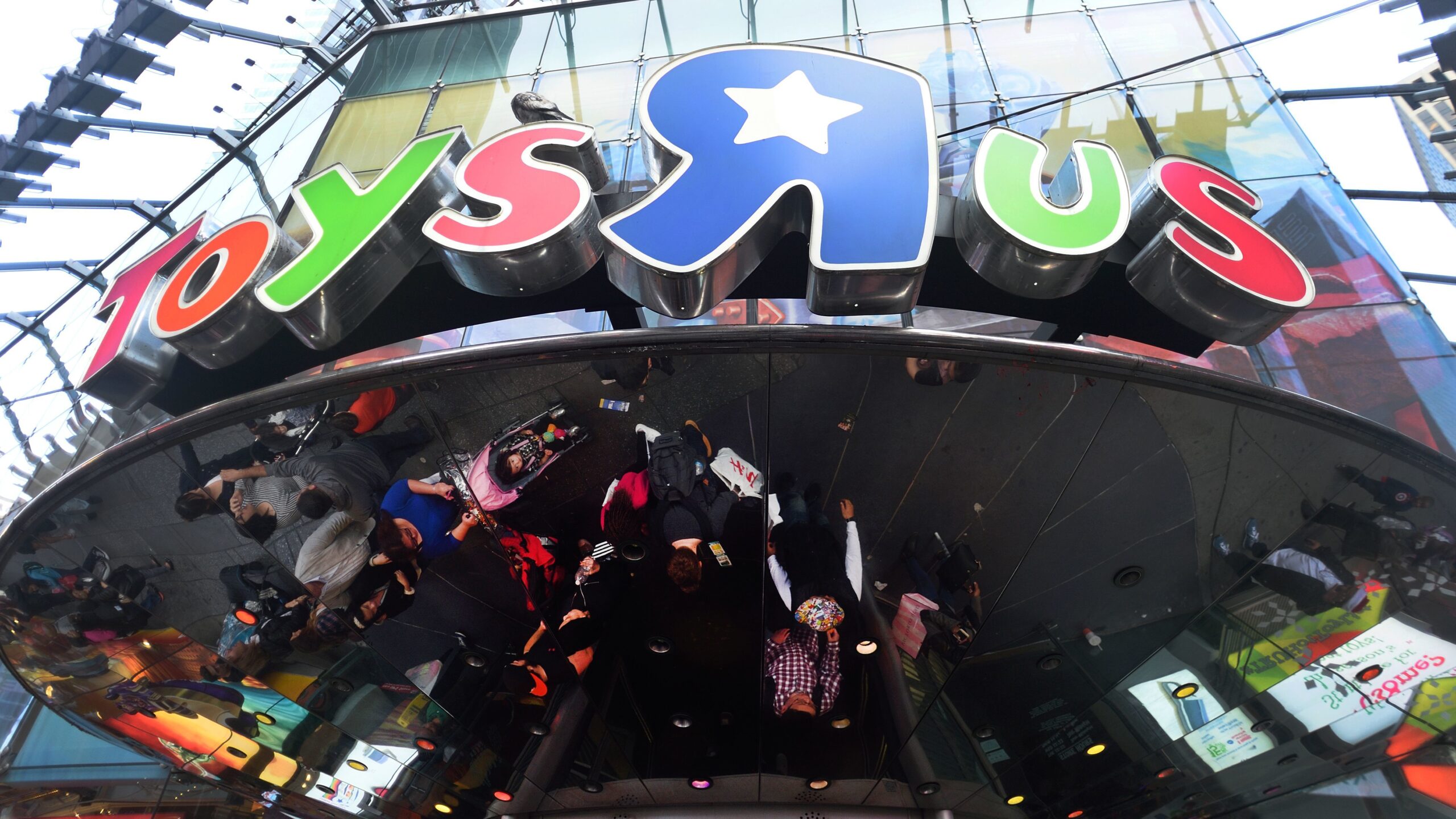 Toys R Us is making another comeback — this time in Macy's stores WAMU